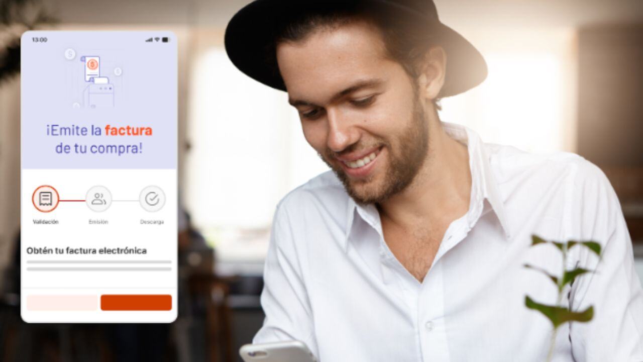 hombre emitiendo factura en su celular