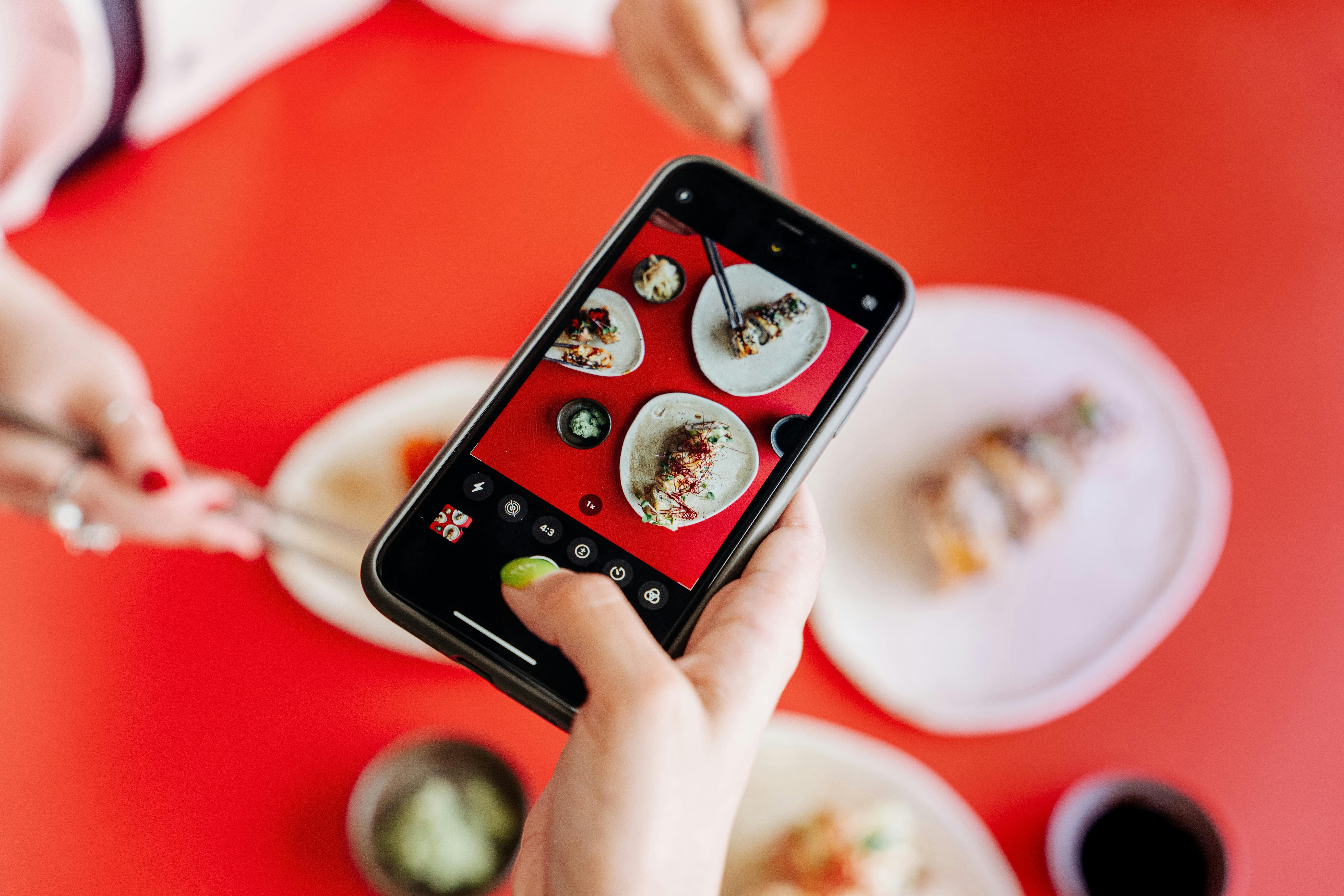 Cómo sacar fotos irresistibles de tus platos y atraer más clientes a tu restaurante