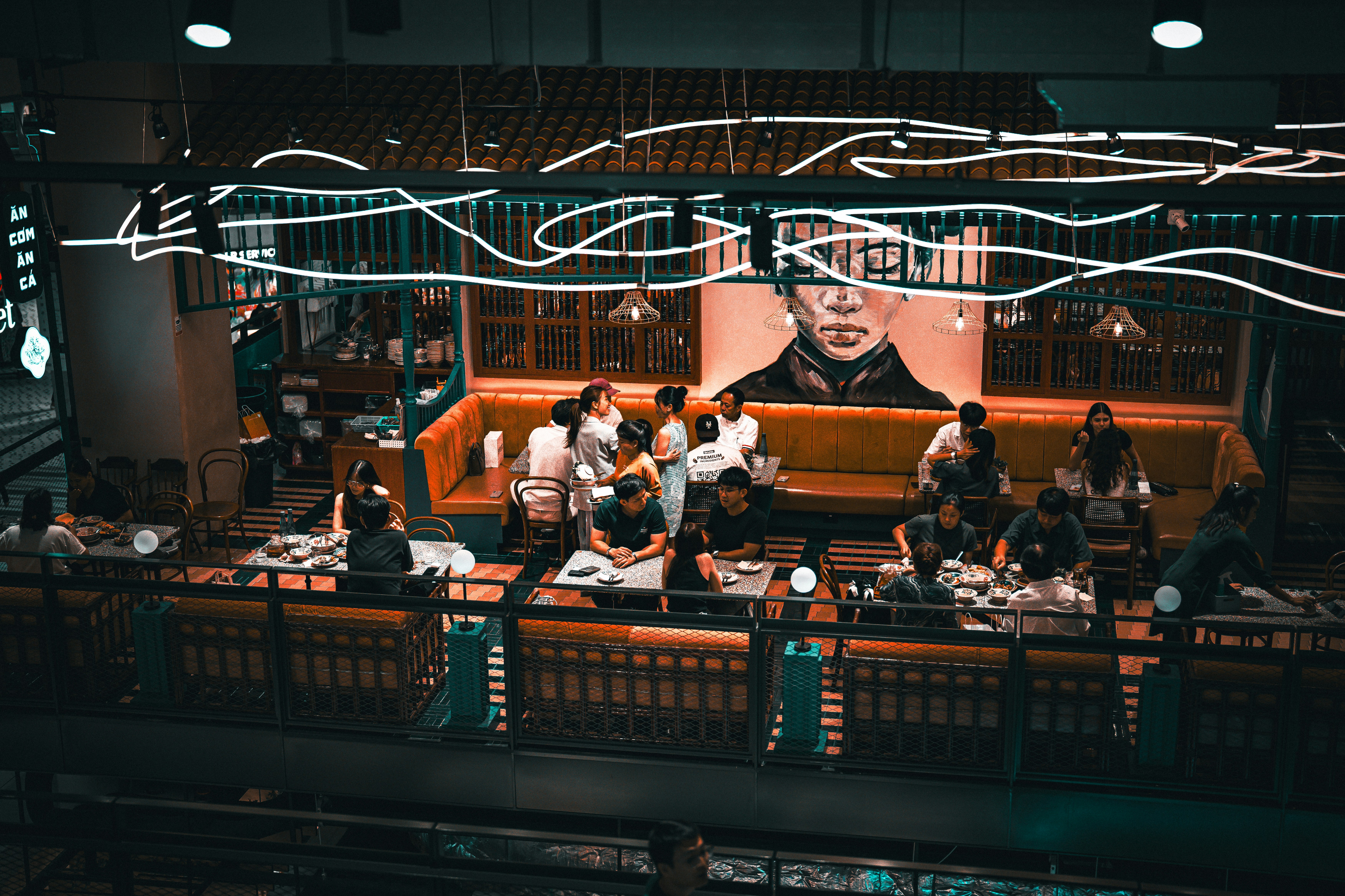 Música faz parte da experiência: o impacto do som no seu restaurante